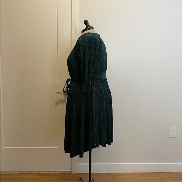 Torrid | 3X | Pleated Wrap Dress Emerald Green - Picture 2 of 8